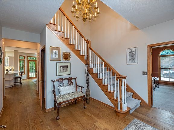 3rd image of 314 Oakview Cir