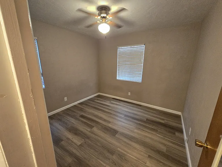 1860 W Henderson Ave #A — Photo 14