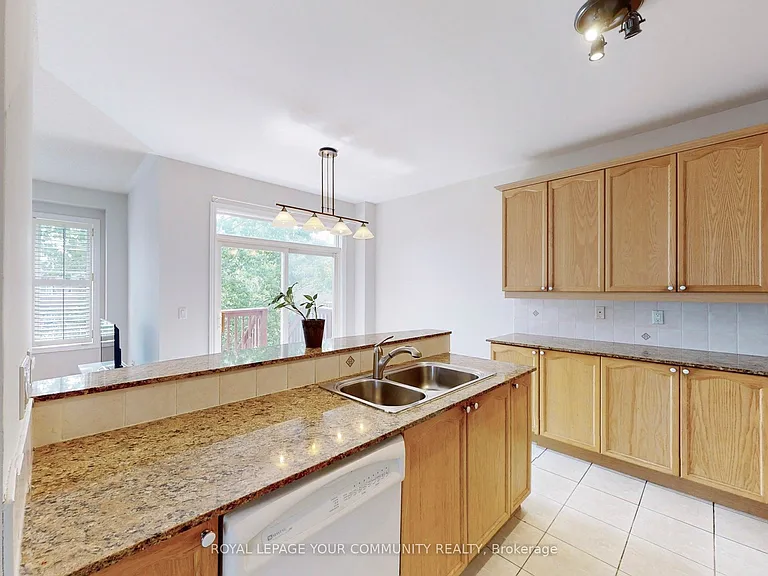 39 Lark Cres — Photo 11