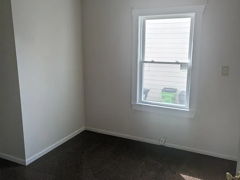 327 Lynch St — Photo 6