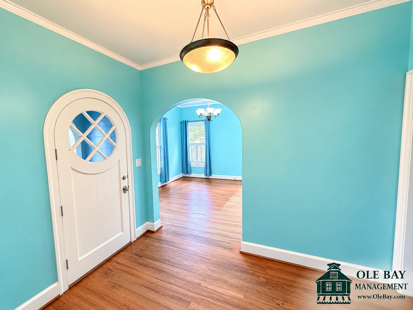 3 bed, 2.0 bath, 2100 sqft, $2,050 — Photo 2
