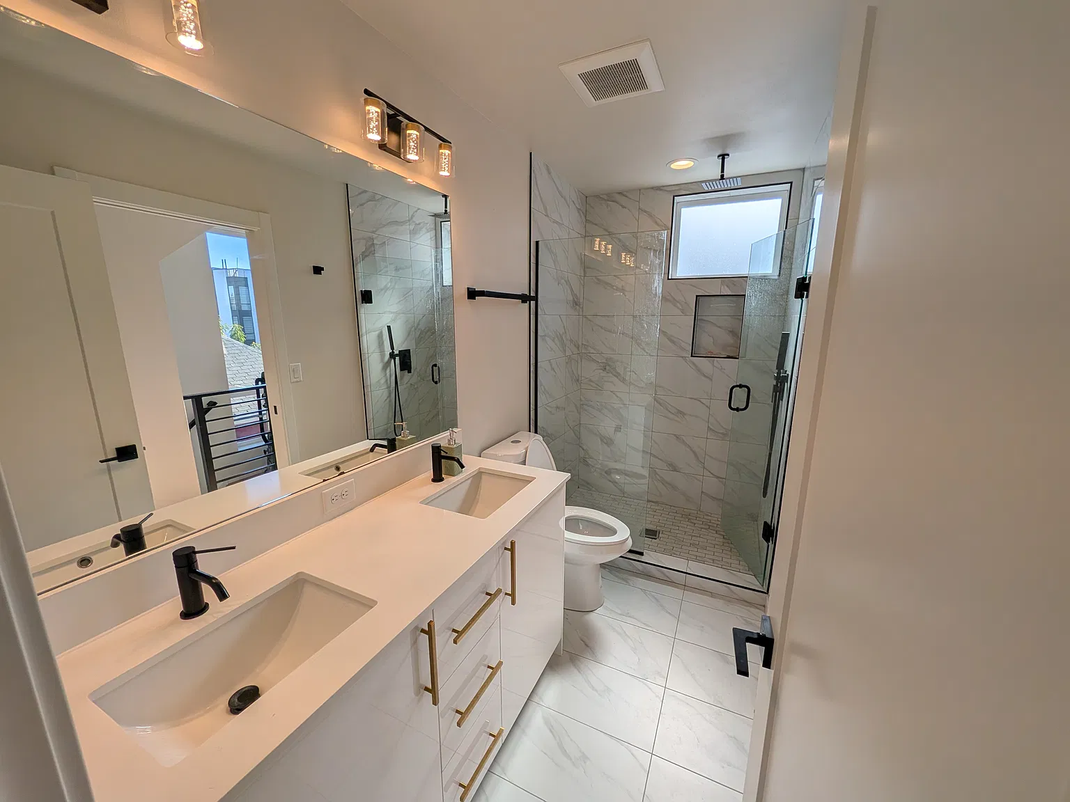 2 bed, 1271 sqft, $3,600 — Photo 3