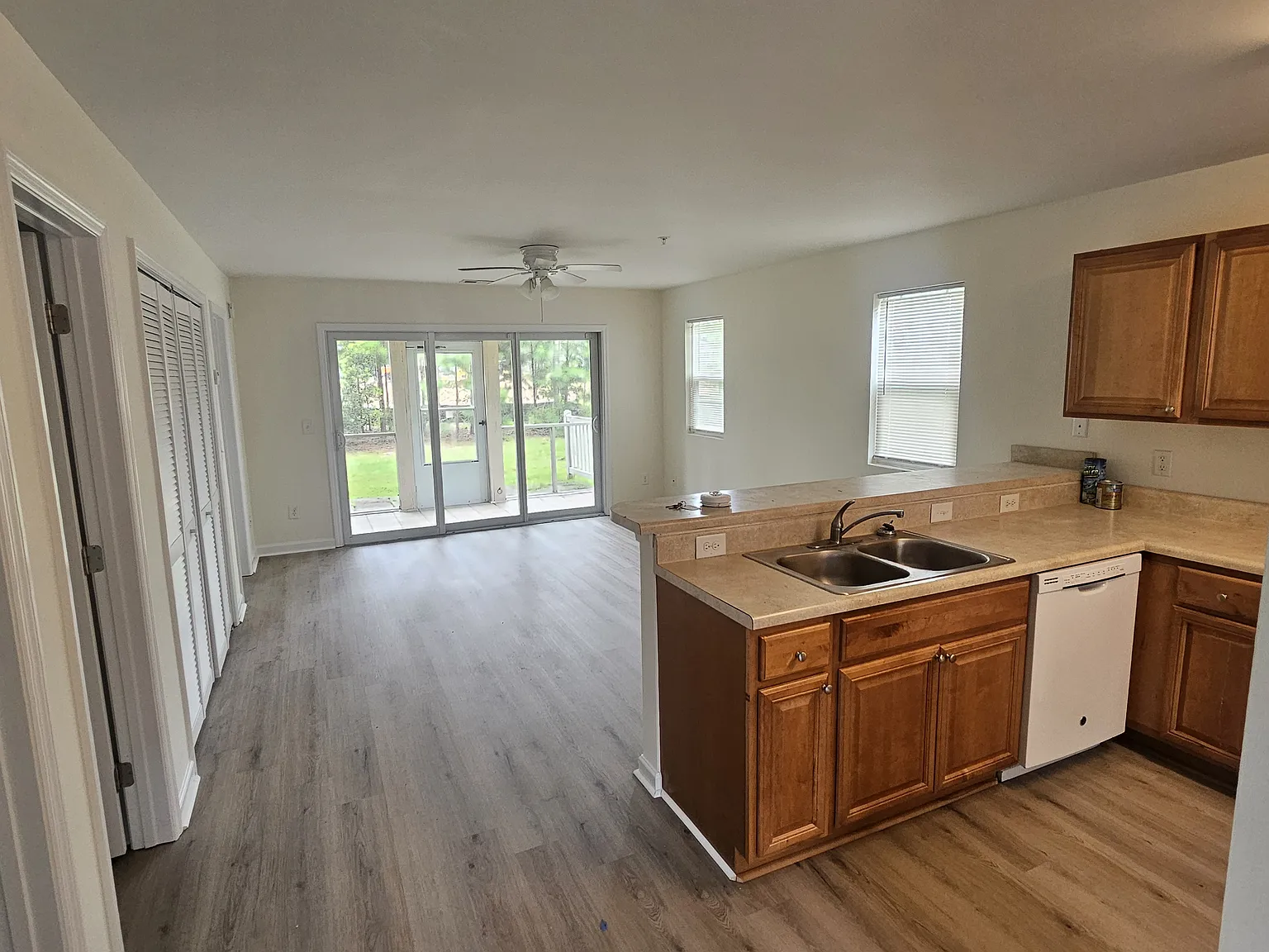 2 bed, 1000 sqft, $1,500 — Photo 3