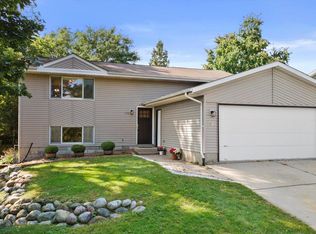 1606 Pleasantview Ave, Waukesha, WI 53188