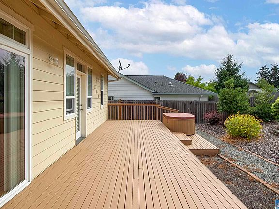 5th image of 635 W Summer Breeze Ln