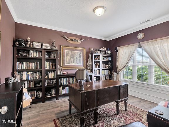 4th image of 204 Wood House Drive