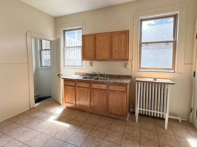 205 N 18th Ave E — Photo 11