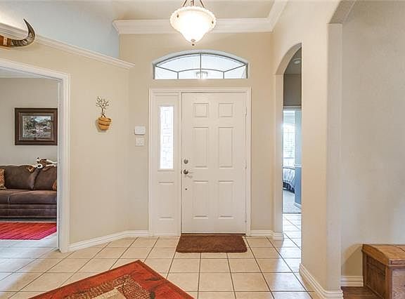 4th image of 8124 Oak Hollow Dr
