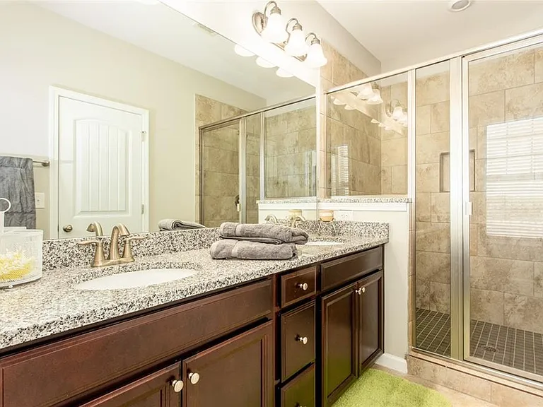 335 Beacons Pl — Photo 23