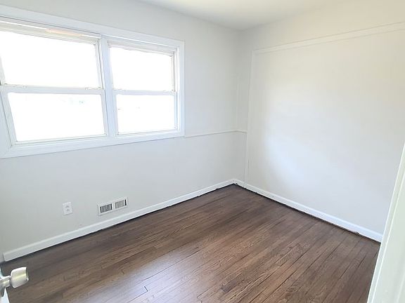 4th image of 1319 Marshall St