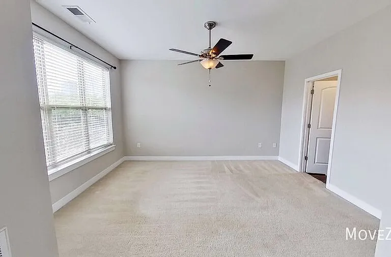 827 Seigle Point Dr — Photo 36