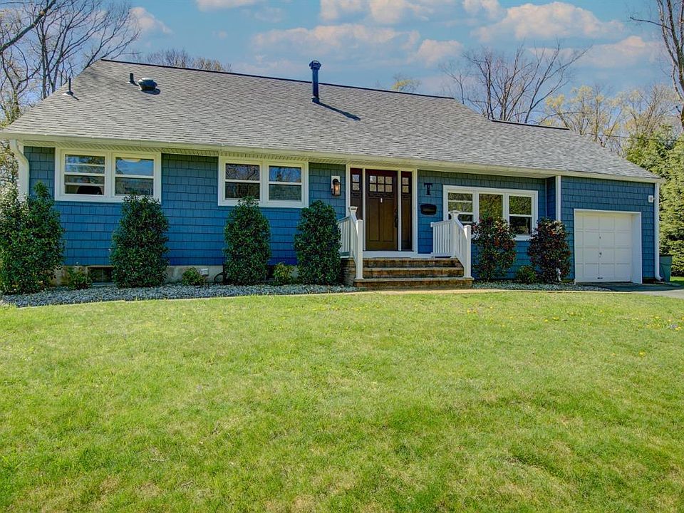 1st image of 18 Sandalwood Dr
