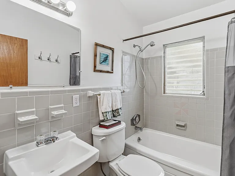 7912 Ficquette Rd — Photo 23