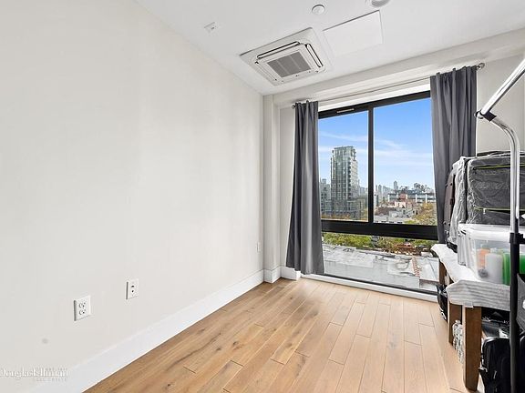 5th image of 2705 41st Ave APT 6F