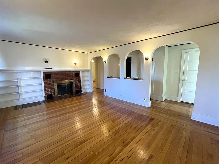 732 Highland Ave — Photo 2