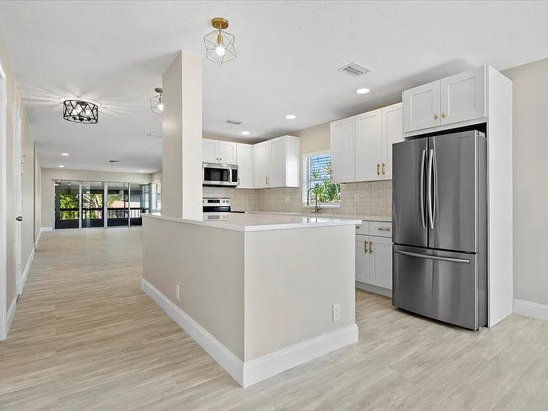 13921 Royal Palm Ct #D — Photo 1