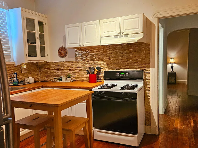 524 Jefferson St — Photo 10