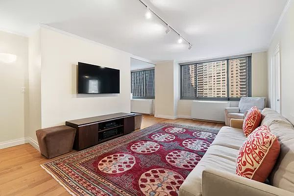 1st image of 2025 Broadway APT 10A