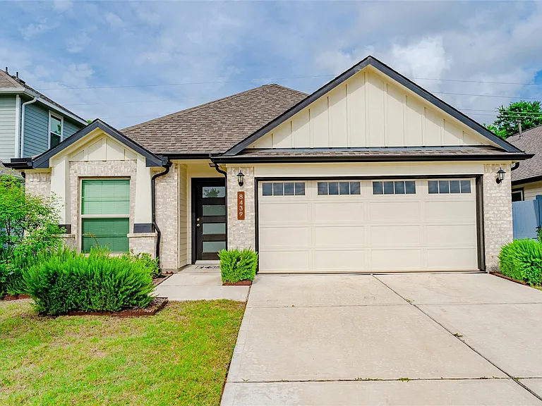 8439 Red Shiner Way — Photo 2