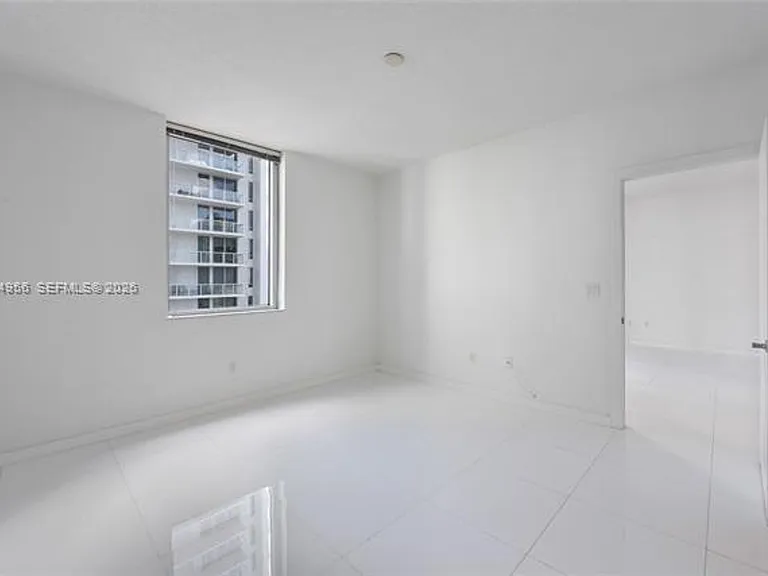 1060 Brickell Ave #1715 — Photo 5