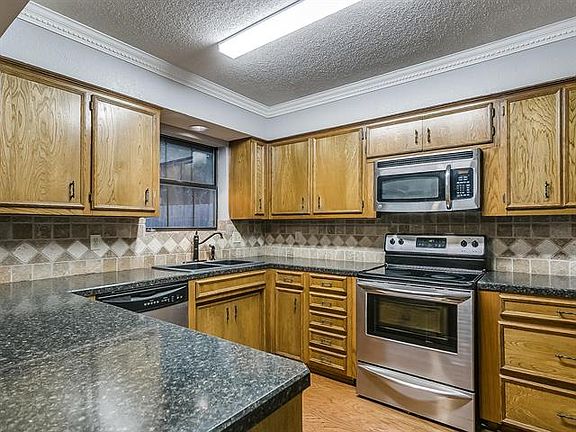 5th image of 1008 Meadowlark Ln
