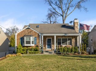 17 Argyle Rd, Pt Chester, NY 10573