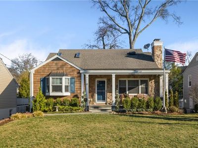 17 Argyle Rd, Pt Chester, NY, 10573