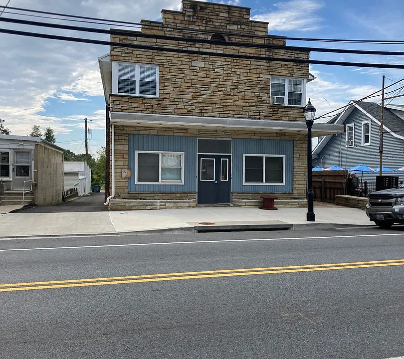 1232 N Main St