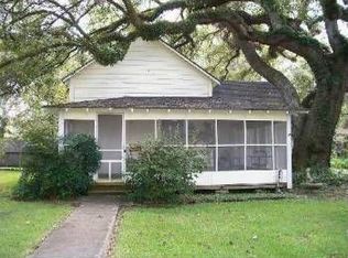 445 W McClellan St, Ponchatoula, LA 70454