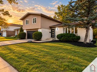 5252 Arquilla Dr, Richton Park, IL 60471