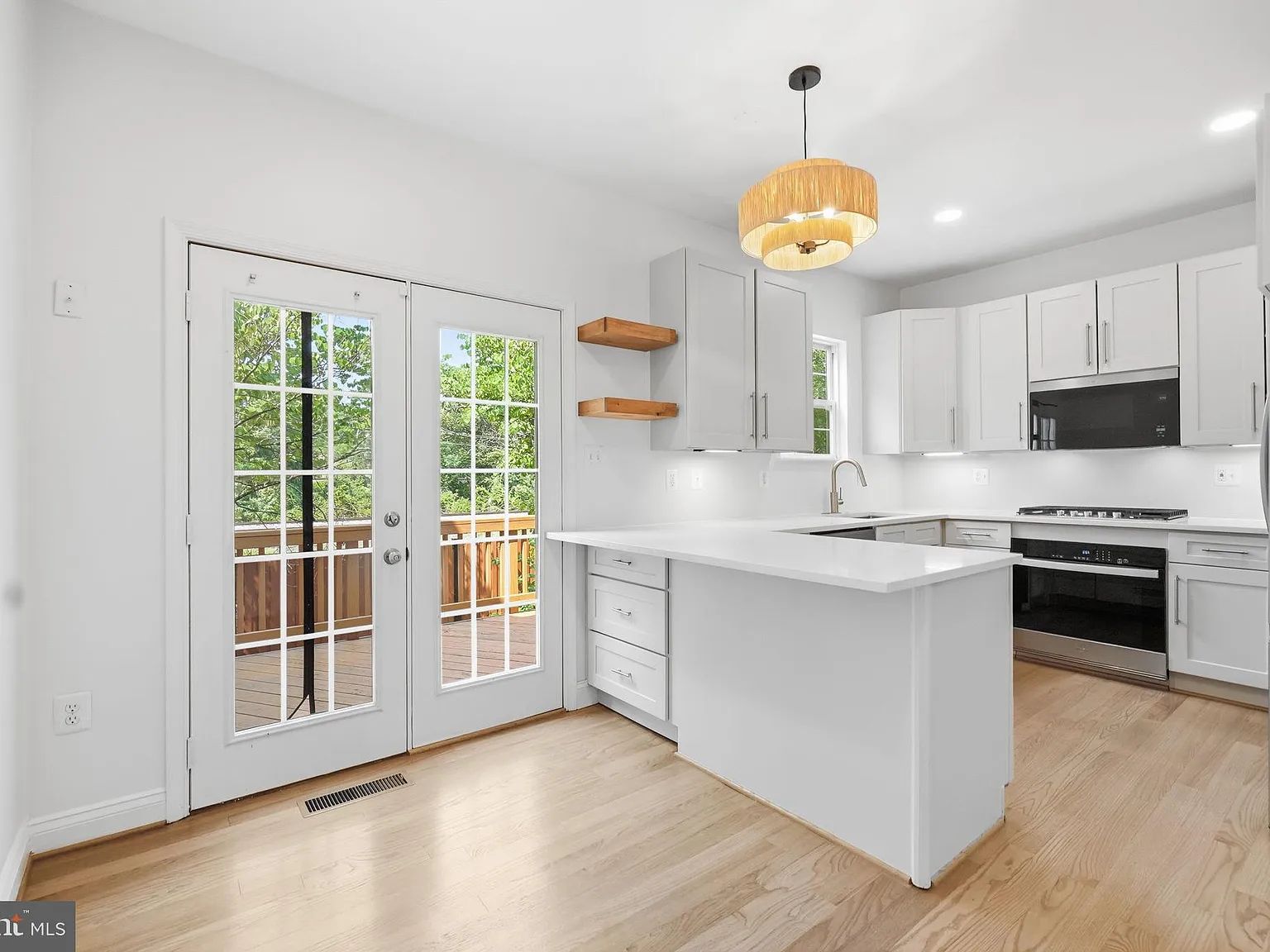 2 bed, 5.0 bath, 1636 sqft, $3,500 — Photo 4