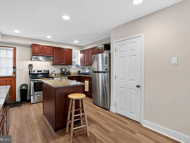 2623 Emerald St — Photo 10