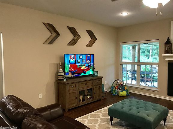 3rd image of 215 Caddo Dr