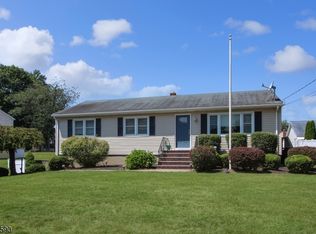 23 Slope Dr, Hackettstown, NJ 07840