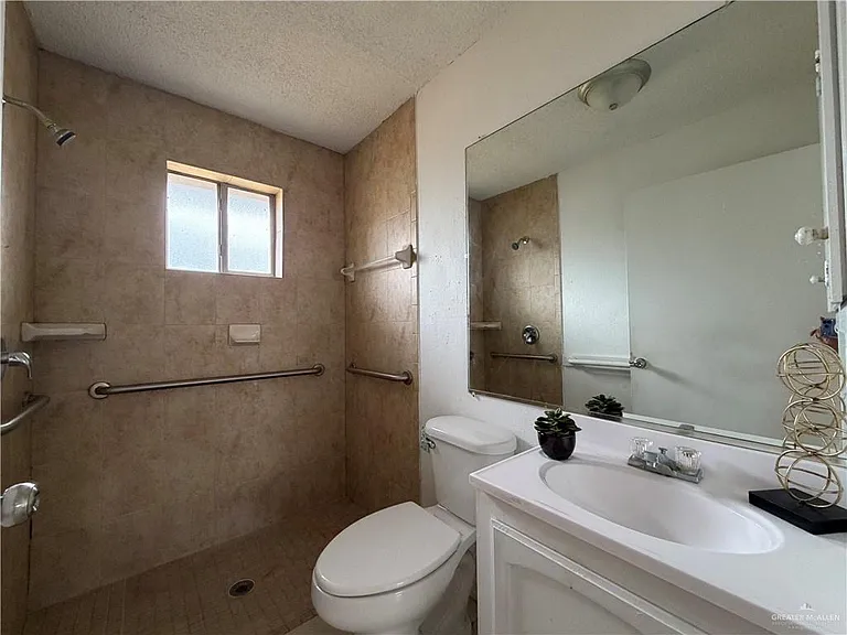 301 S Raul Longoria Rd — Photo 14