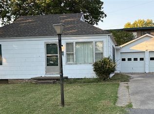9816 E 60th Ter, Raytown, MO 64133