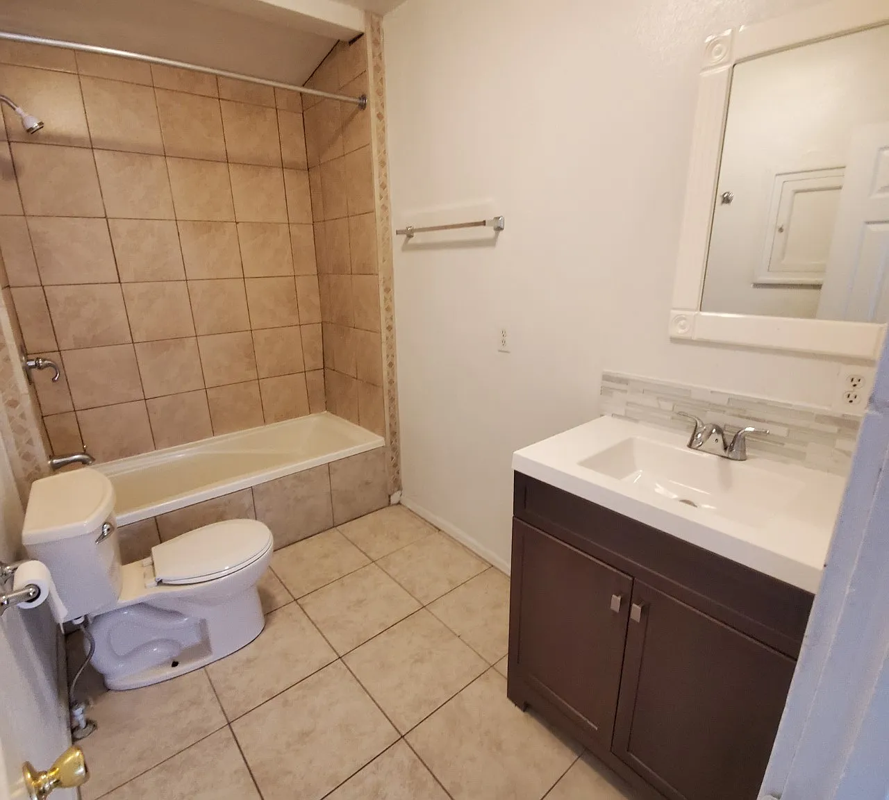 2 bed, 1050 sqft, $1,195 — Photo 4