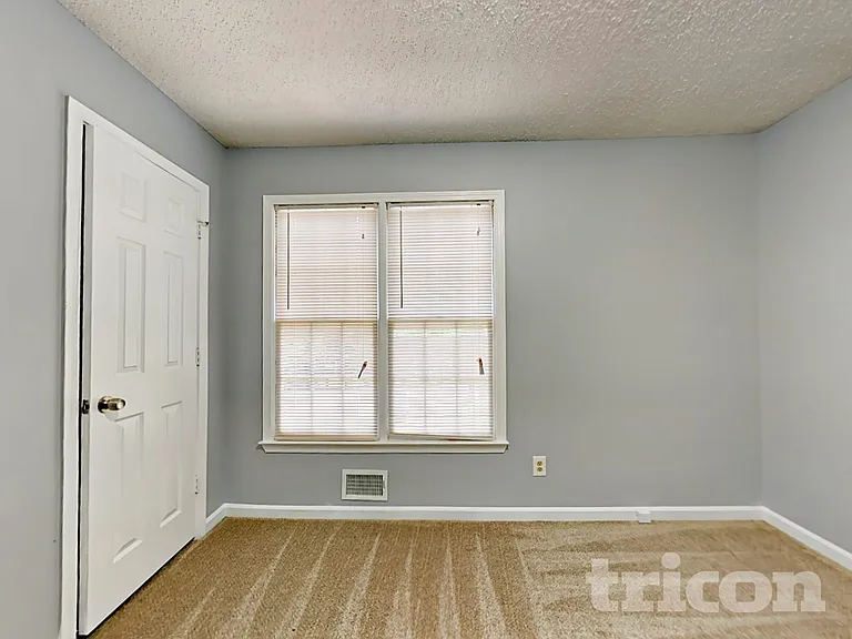 91 Stratford Dr — Photo 10