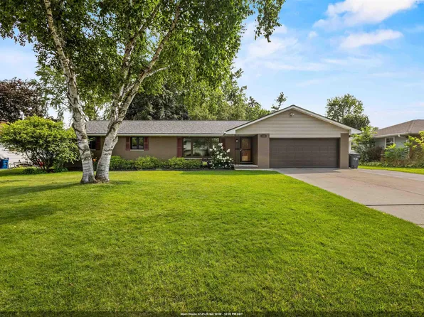524 E Briar Ln, Green Bay, WI 54301