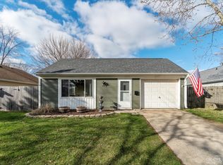 12 Afton Dr, Montgomery, IL 60538