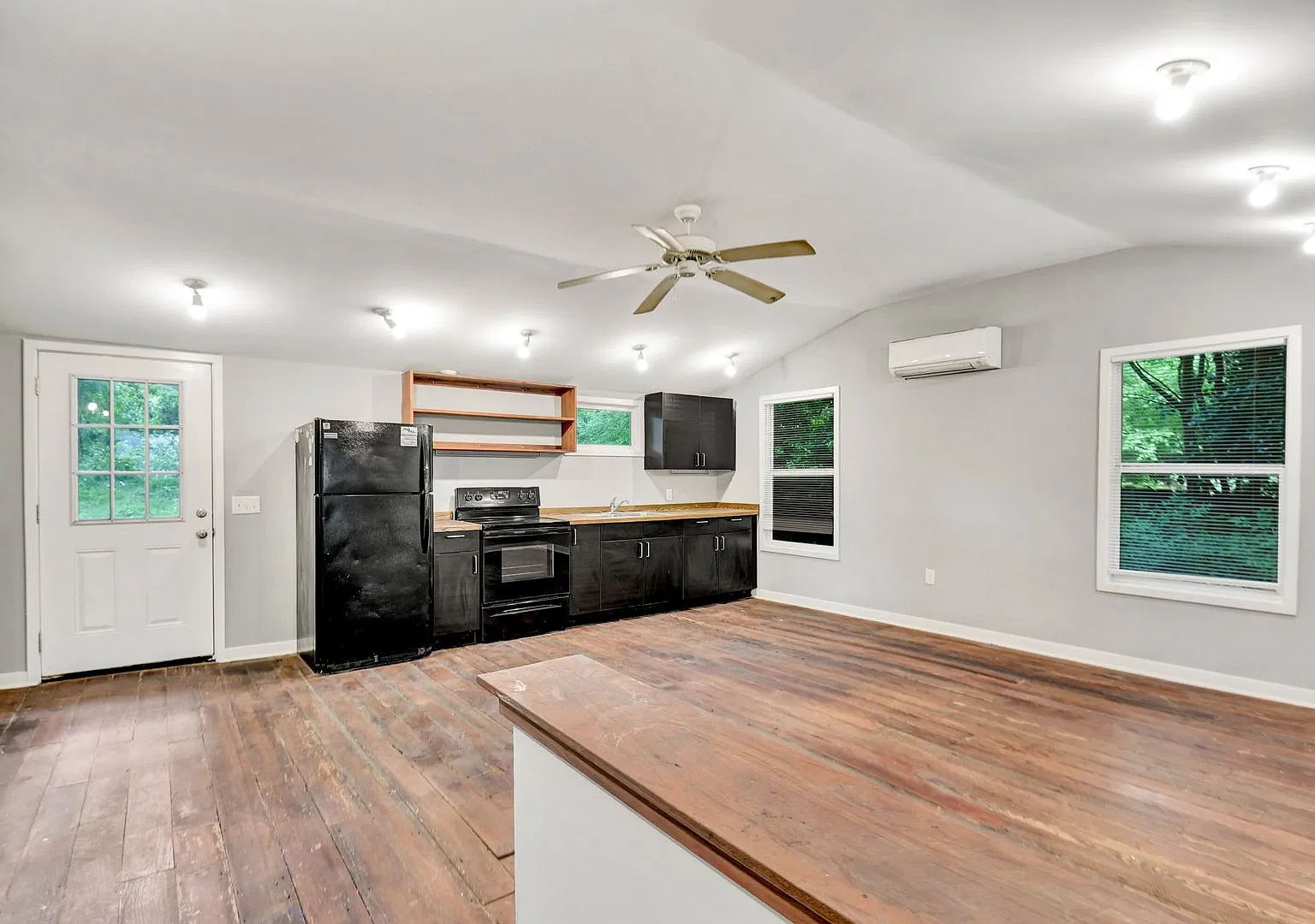 1 bed 1 bath 5 min from Downtown Athens! — Photo 3