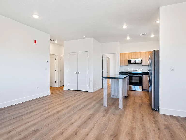 Shadow Ridge Apartments — Photo 37
