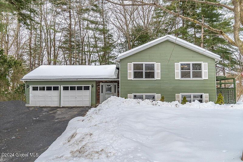 2nd image of 10 Woodlake Drive