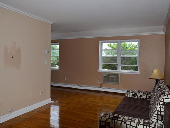3rd image of 36 Bay Ter