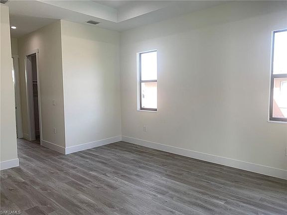 5th image of 123 SW 35th Pl
