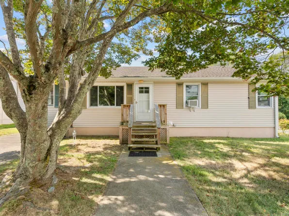 10 Cedar Street, Waterford, CT 06385