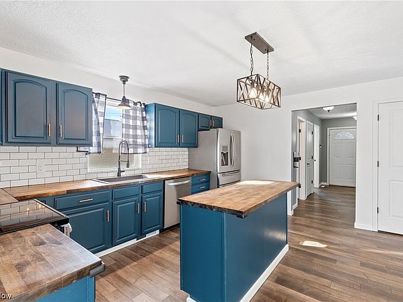 5th image of 349 Ivanhoe Ave