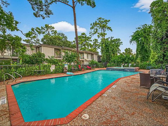 3rd image of 8211 Katy Fwy APT 28