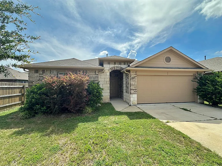 10708 Seguin St — Photo 1