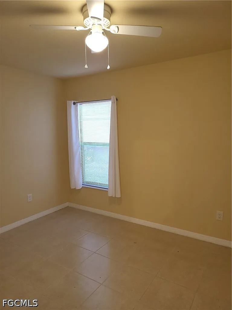 3 bed, 2.0 bath, 1200 sqft, $1,549 — Photo 2